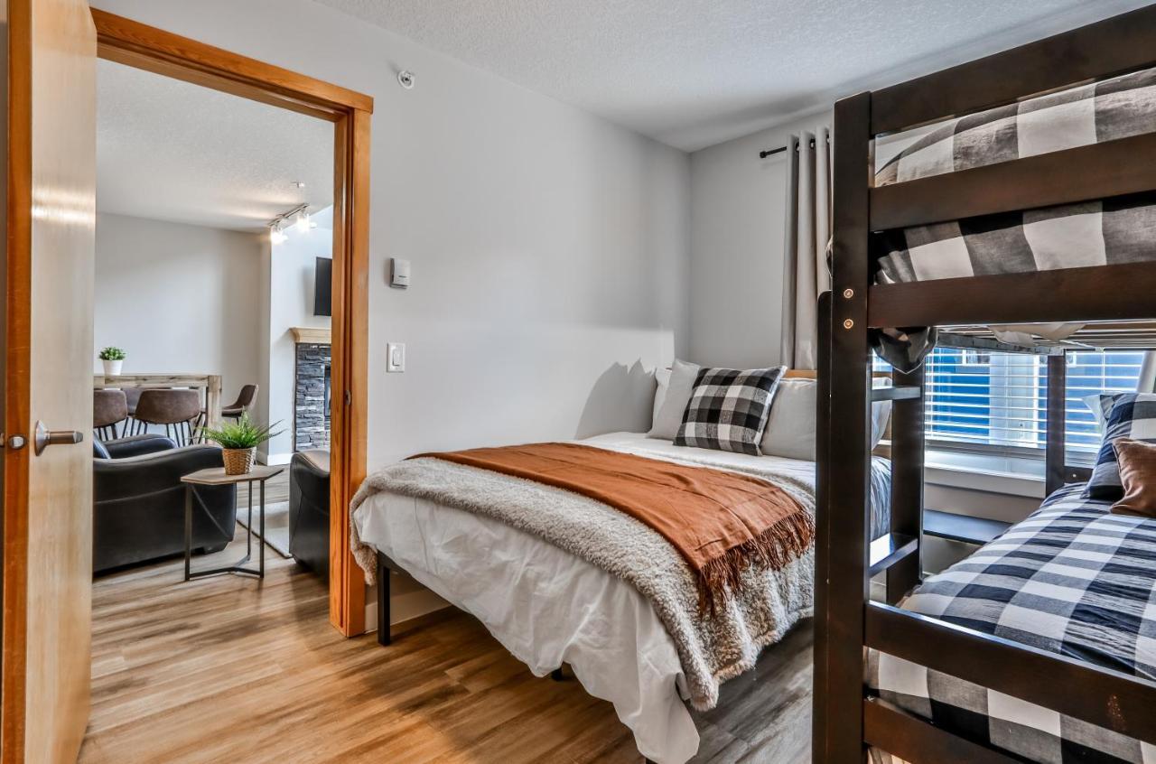 Charming 1 Bdrm Plus Loft With Views Managed By Little Sister Getaways Canmore Exterior photo