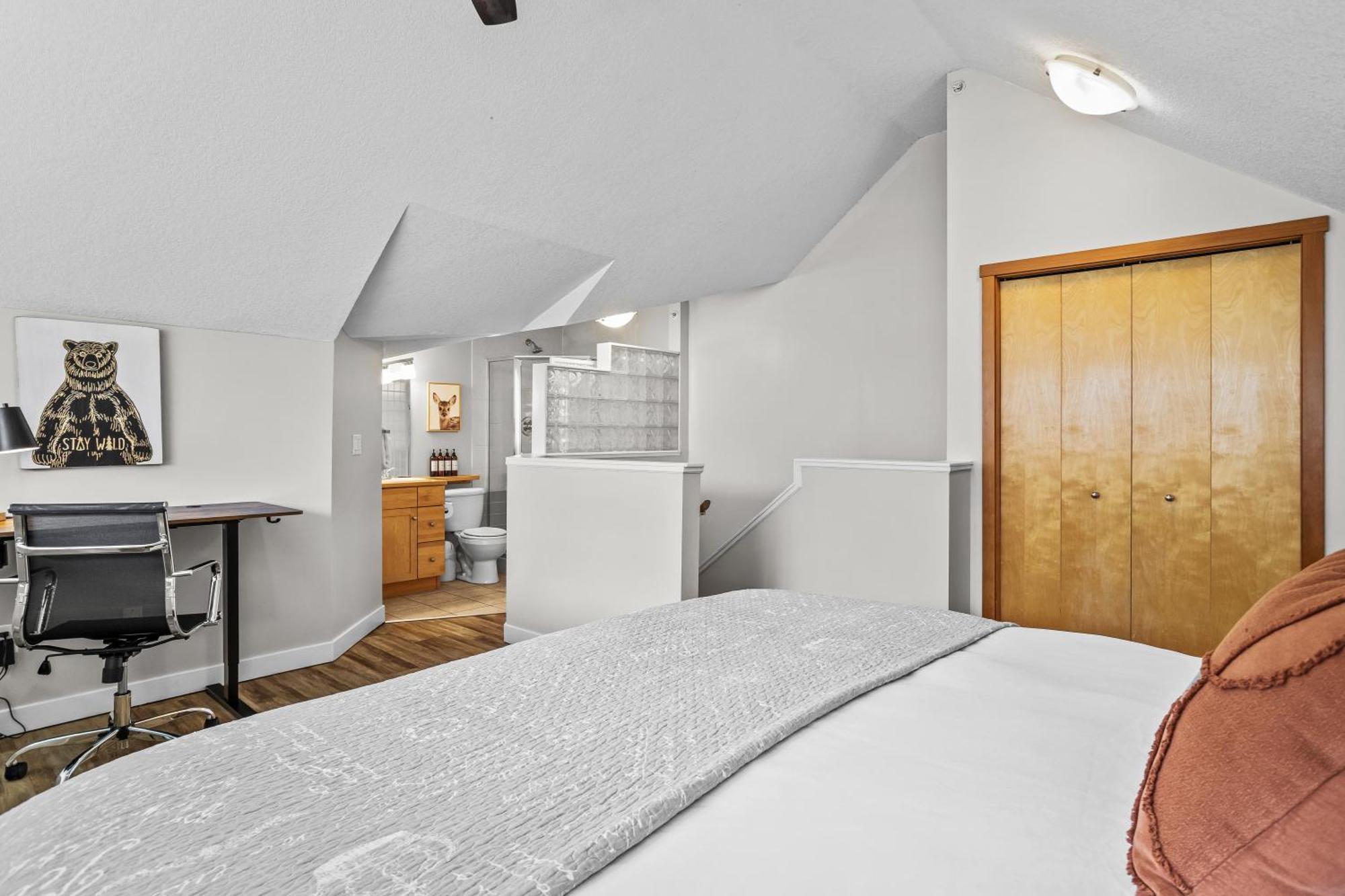 Charming 1 Bdrm Plus Loft With Views Managed By Little Sister Getaways Canmore Exterior photo