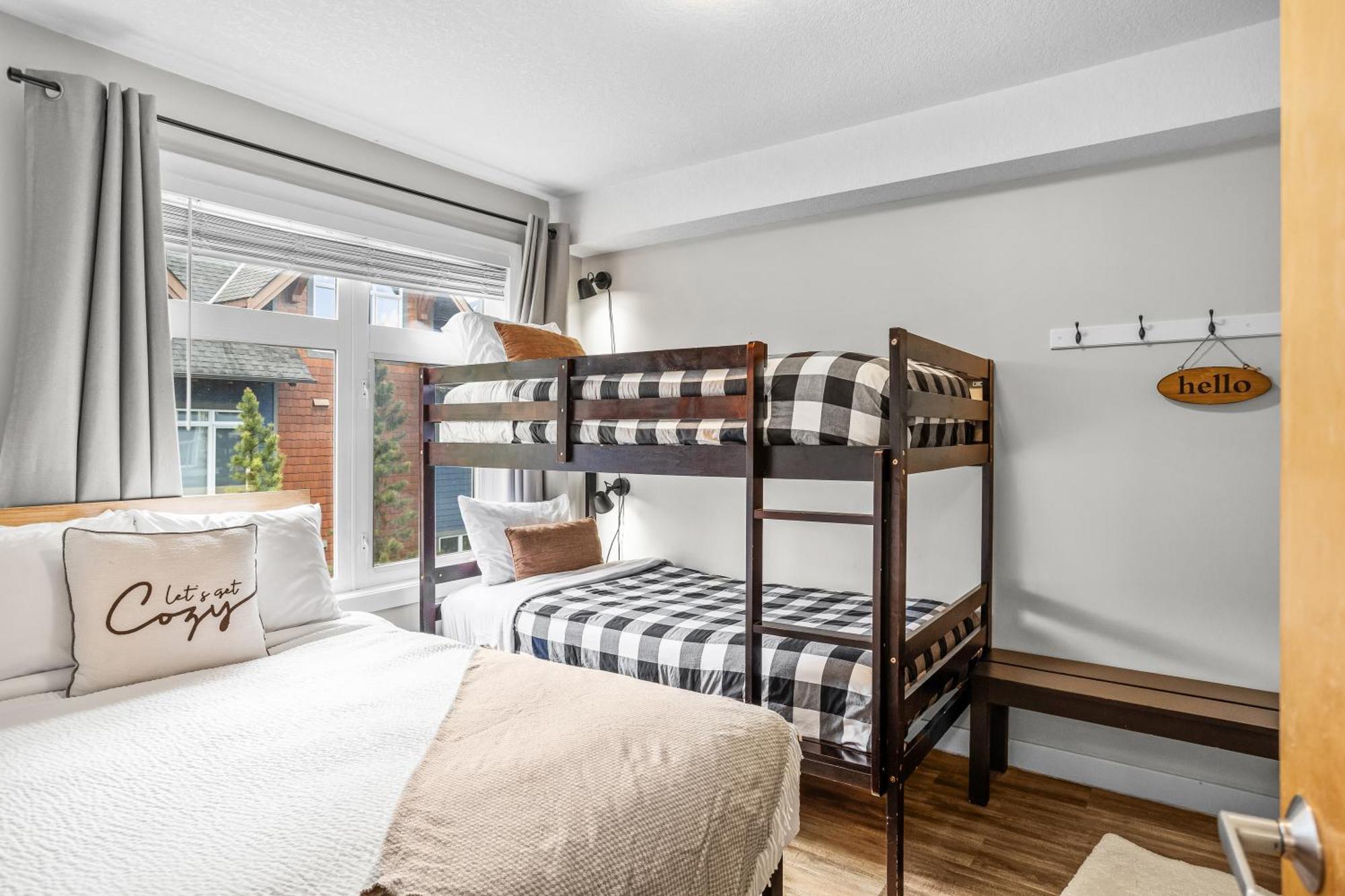 Charming 1 Bdrm Plus Loft With Views Managed By Little Sister Getaways Canmore Exterior photo